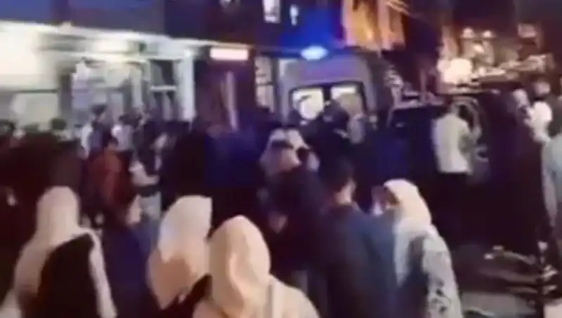 14 Yaşındaki Kader Balkondan Düştü: Hayatı Tehlikede!