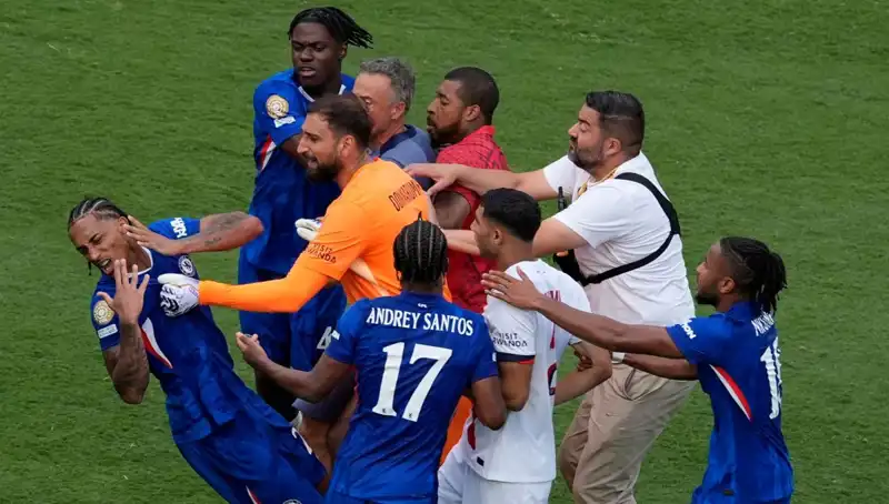 Dev Finalde Şok Gelişmeler: Teknik Direktör ile Futbolcunun Kavgası Gündem Oldu