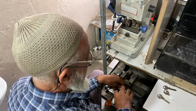 4 Metrekarelik Dükkanında 28 Yıl: Kendi Sarayını Yaratmanın Hikayesi