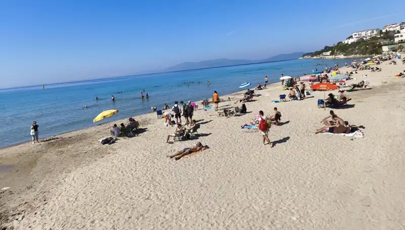 Sıcak Hava Dalgasıyla Plajlar Dolup Taşarken, Tüm Gözler Eşsiz Manzaralarda