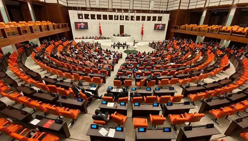 Emekli İkramiyesi Müjdesi: TBMM'de 4 Bin TL'lik Teklif Onaylandı!