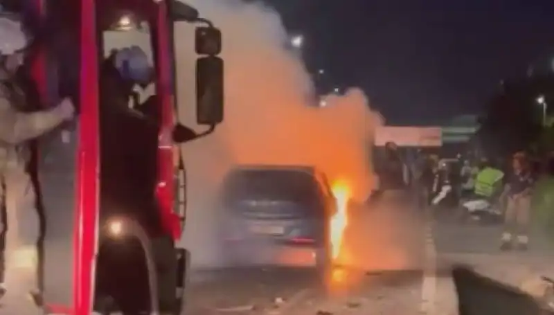 Otoyolda Bariyerlere Çarpan Araçta Korkunç Yangın: Olayın Detayları
