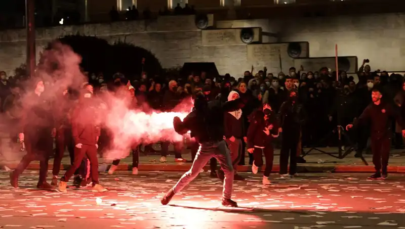 Yunanistan'da Hükümete Gensoru: Atina Sokaklarında Protesto Gösterileri Büyüyor