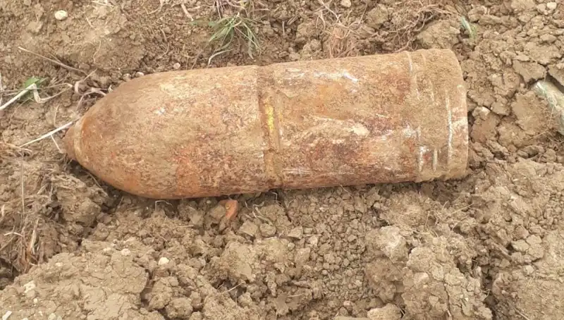 Çanakkale'de Tarihi Patlamamış Top Mermisi Bulundu: Neler Oluyor?