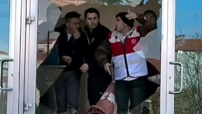 Maçta Gergin Anlar: Taraftar Çatışması Stadyumu Sarsıldı