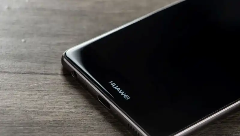Huawei'nin Yeni Katlanabilir Telefonu: Yenilikçi Tasarım ve Özellikler